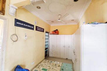 CORNER LOT Double Storey House 5R 3B @Seksyen 7 Kota Damansara