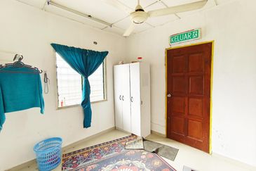 CORNER LOT Double Storey House 5R 3B @Seksyen 7 Kota Damansara