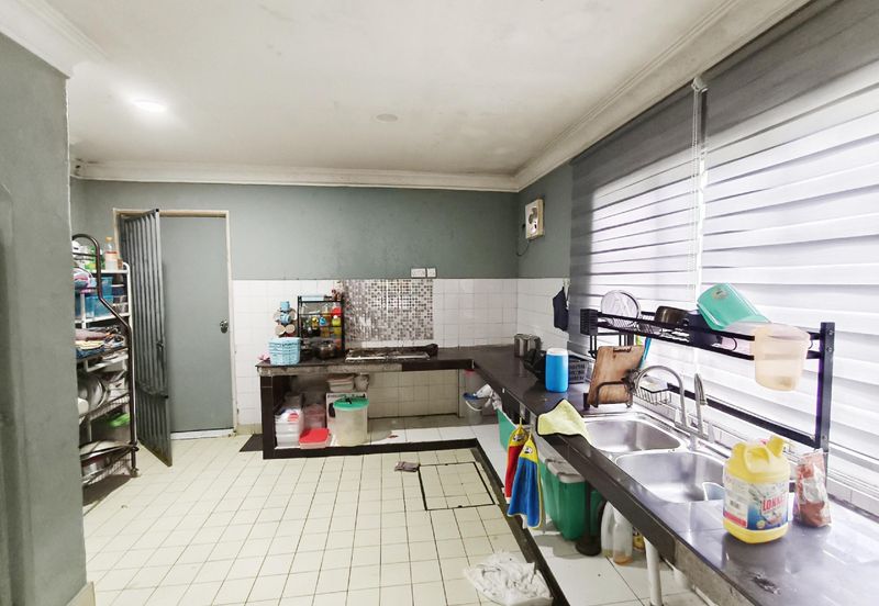 CORNER LOT Double Storey House 5R 3B @Seksyen 7 Kota Damansara