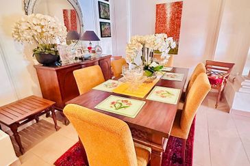 Renovated Nice ID 2.5 Storey Terrace @ Jalan Nikel Seksyen 7 Shah Alam.