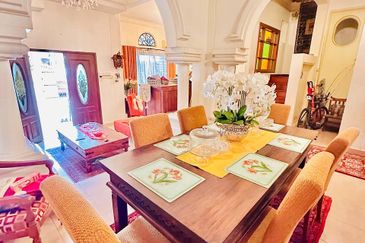 Renovated Nice ID 2.5 Storey Terrace @ Jalan Nikel Seksyen 7 Shah Alam.