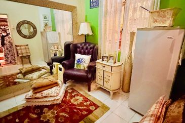 Renovated Nice ID 2.5 Storey Terrace @ Jalan Nikel Seksyen 7 Shah Alam.