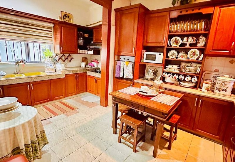 Renovated Nice ID 2.5 Storey Terrace @ Jalan Nikel Seksyen 7 Shah Alam.