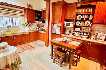 Renovated Nice ID 2.5 Storey Terrace @ Jalan Nikel Seksyen 7 Shah Alam.