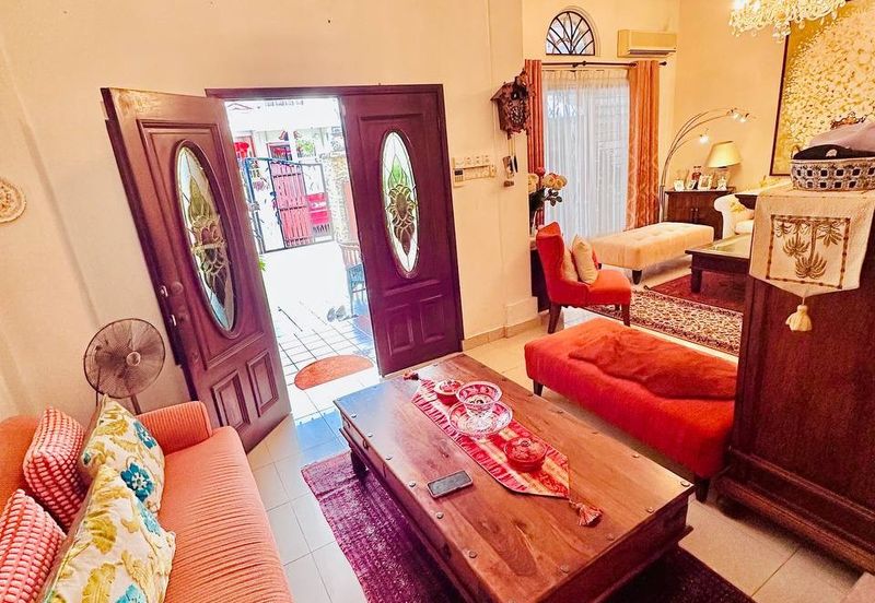 Renovated Nice ID 2.5 Storey Terrace @ Jalan Nikel Seksyen 7 Shah Alam.