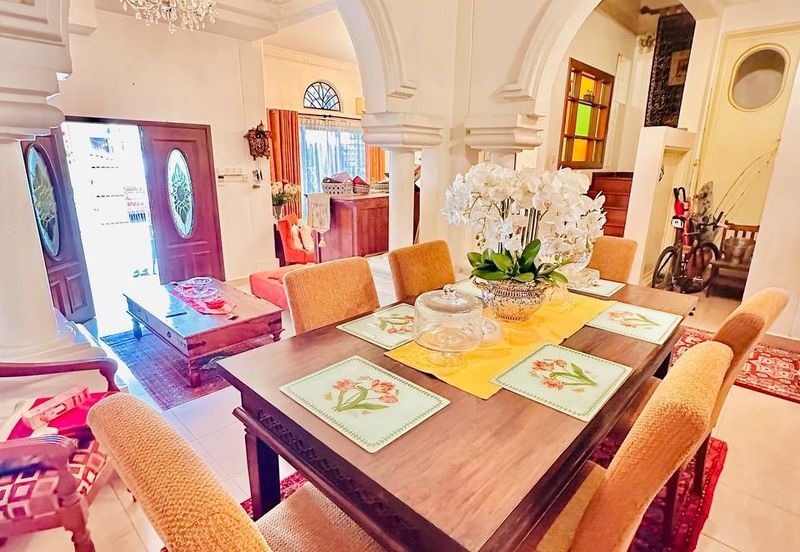 Renovated Nice ID 2.5 Storey Terrace @ Jalan Nikel Seksyen 7 Shah Alam.