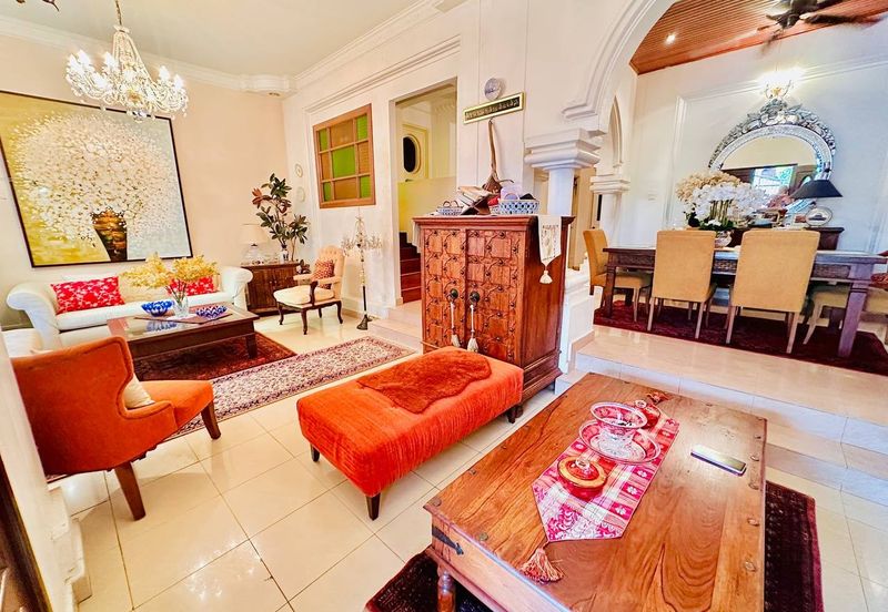 Renovated Nice ID 2.5 Storey Terrace @ Jalan Nikel Seksyen 7 Shah Alam.