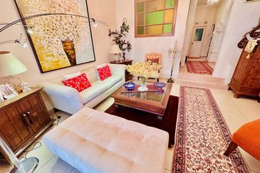 Renovated Nice ID 2.5 Storey Terrace @ Jalan Nikel Seksyen 7 Shah Alam.