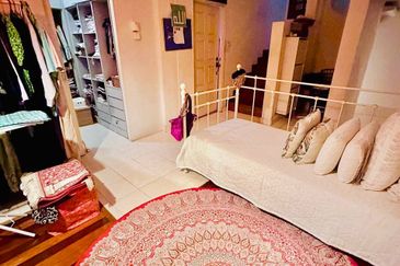 Renovated Nice ID 2.5 Storey Terrace @ Jalan Nikel Seksyen 7 Shah Alam.