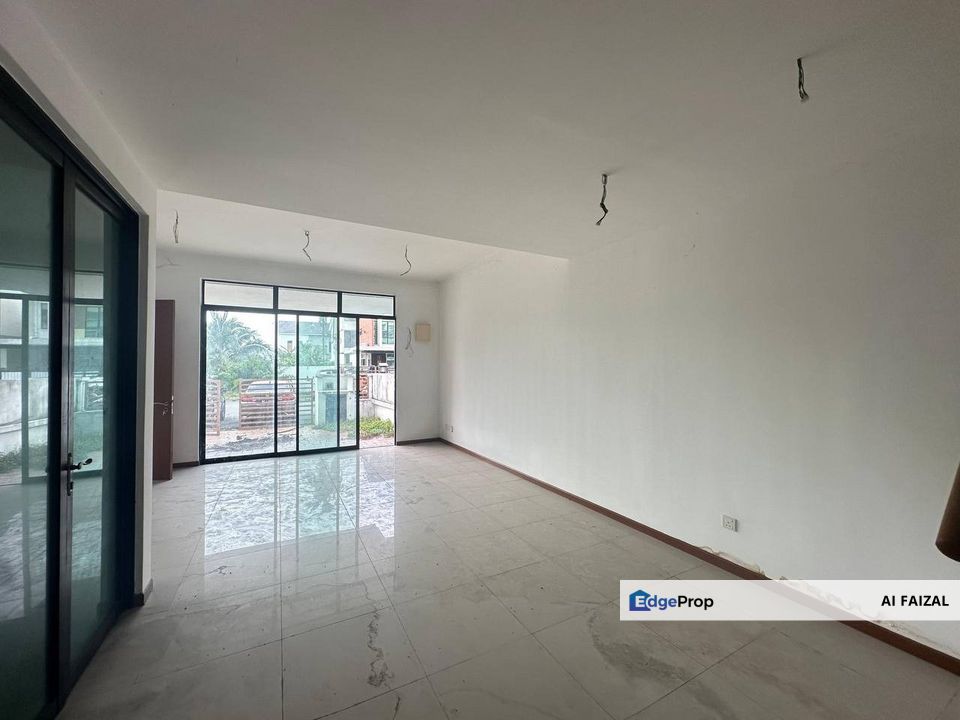 Double Storey Terrace Azalea Saujana KLIA, Sepang, Selangor, Sepang