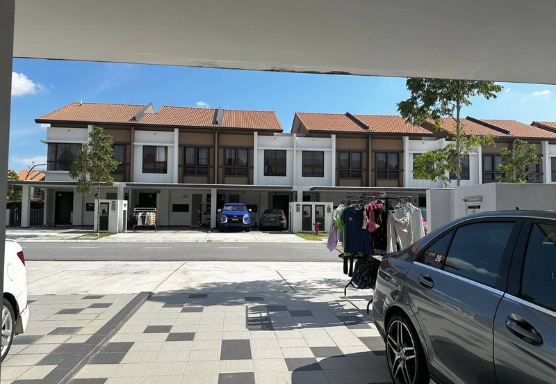 Setia Warisan Tropika (Belladonna)