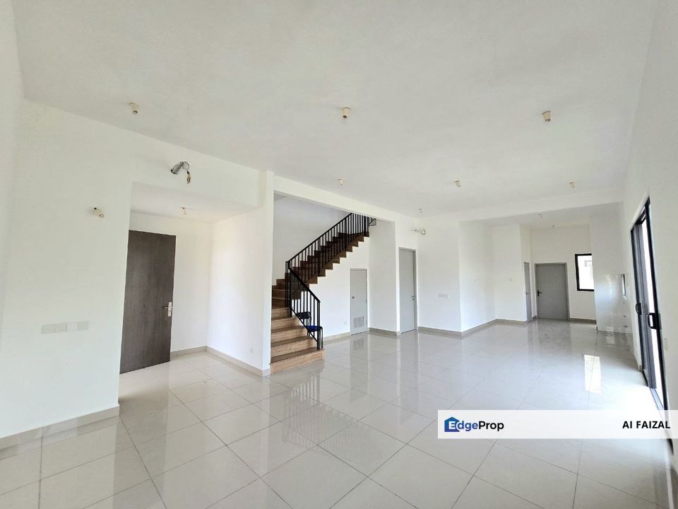 Freehold End Lot Double Storey Semi-D Sejati Lakeside 2 Cyberjaya , Selangor, Cyberjaya