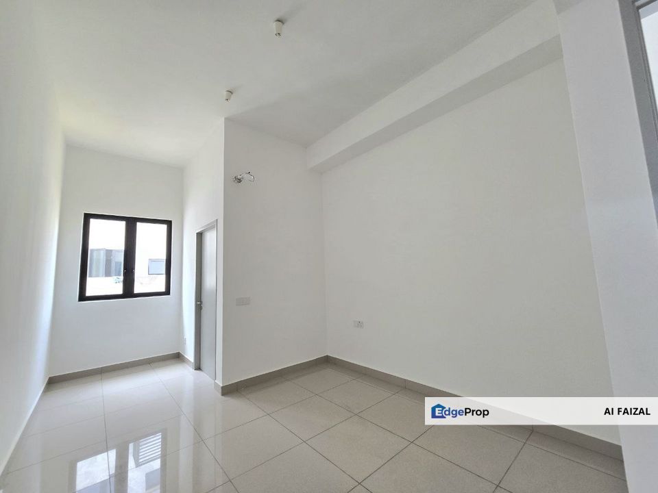 Freehold End Lot Double Storey Semi-D Sejati Lakeside 2 Cyberjaya , Selangor, Cyberjaya