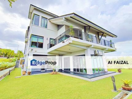 Beautiful Three Storey Bungalow in KGSAAS Seksyen 13 Shah Alam | FACING GOLF COURSE, Selangor, Shah Alam