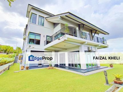 Beautiful Three Storey Bungalow in KGSAAS Seksyen 13 Shah Alam | FACING GOLF COURSE, Selangor, Shah Alam