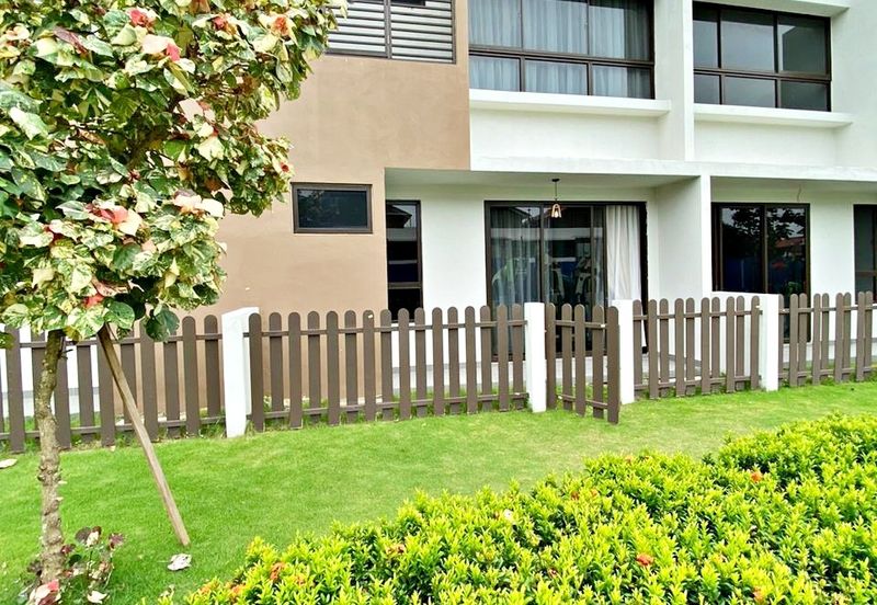 Setia Warisan Tropika (Belladonna)