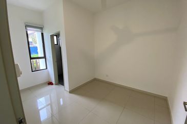 Setia Warisan Tropika (Belladonna)