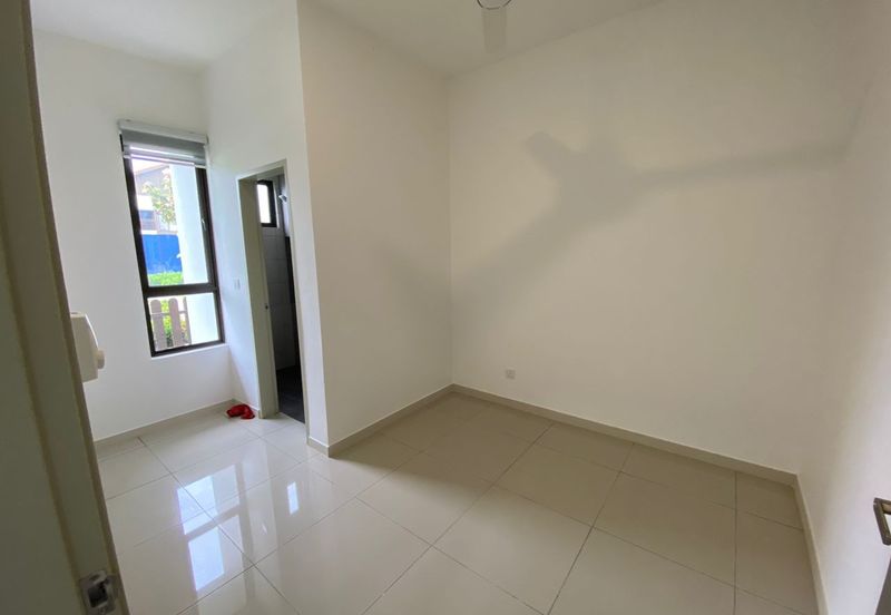 Setia Warisan Tropika (Belladonna)