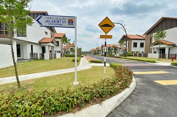 Setia Warisan Tropika (Belladonna)