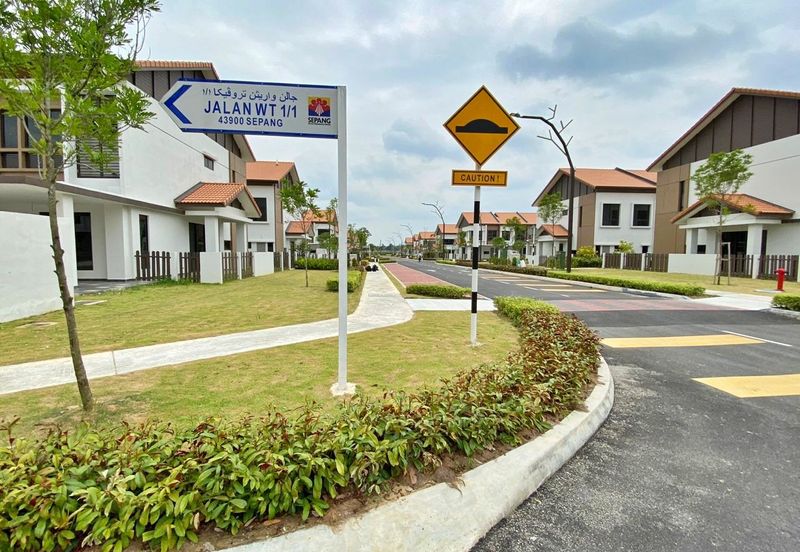 Setia Warisan Tropika (Belladonna)