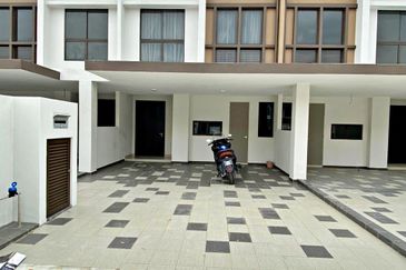 Setia Warisan Tropika (Belladonna)