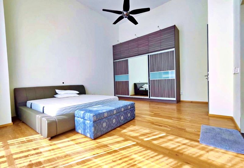 Symphony Hills Schumann