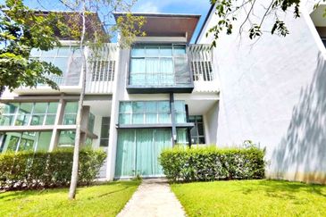 Symphony Hills Schumann