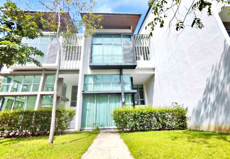 Symphony Hills Schumann