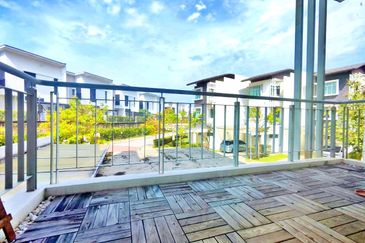 Symphony Hills Schumann