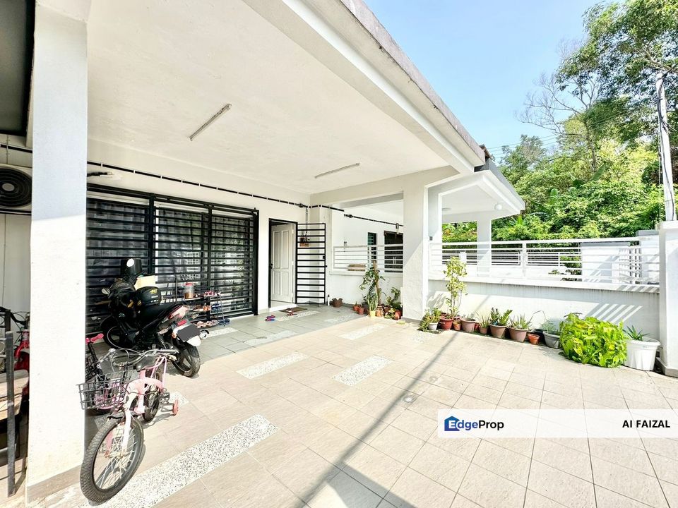 PRICE DROP!!! Near LRT Double Storey Taman Dato Demang Bandar Putra Permai Seri Kembangan, Selangor, Puchong South