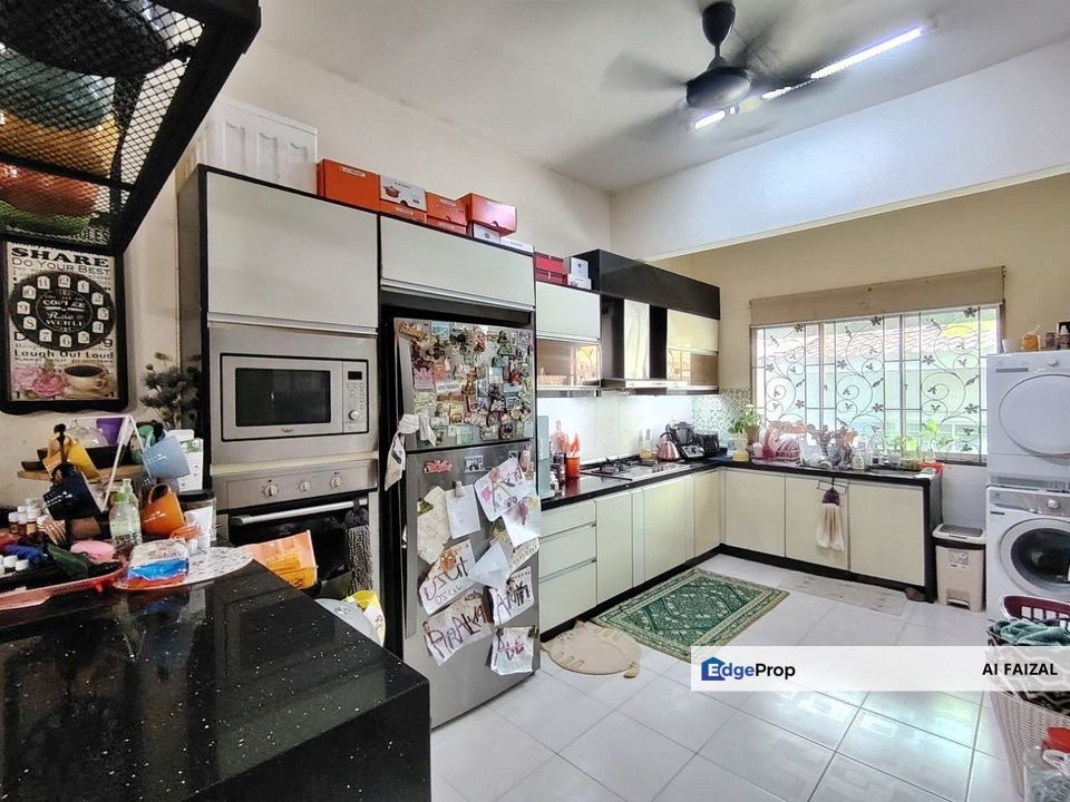 Double Storey Superlink Suria Tropika Seri Kembangan , Selangor, Selangor, Serdang