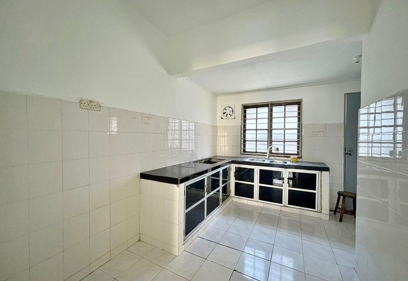 Taman Pinggiran Putra