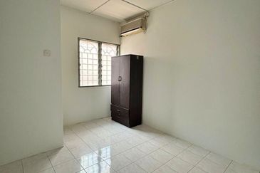 Taman Pinggiran Putra