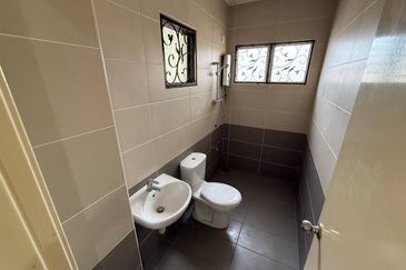 2.5 STOREY TERRACE (NEWLY REFURBISHED) TAMAN SETIAWANGSA KL