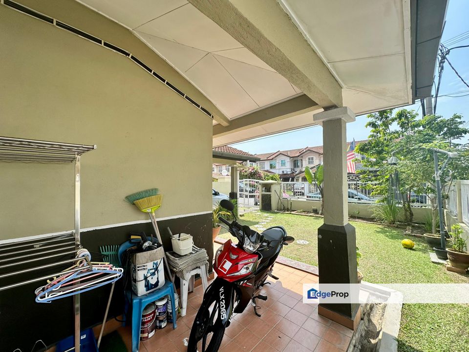 End Lot Unit with Land Double Storey  Bandar Putra Permai Seri Kembangan , Selangor, Puchong South