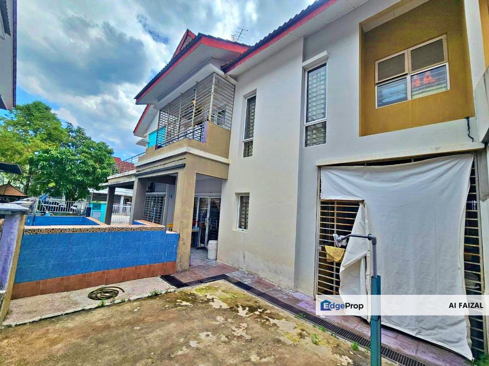 Bungalow Double Storey Garden Homes Seksyen 15 Bandar Baru Bangi - With Swimming Pool, Selangor, Bangi