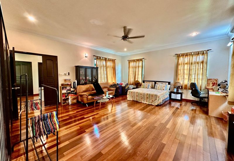 Jalan Warisan Setia 5/9