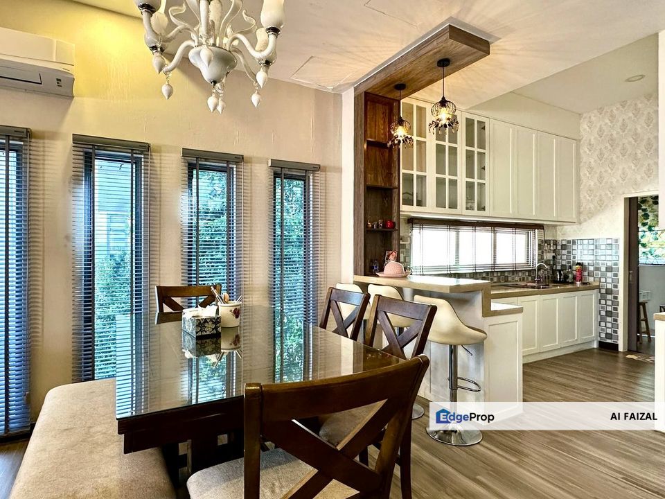 TASTEFULLY RENOVATED Fully Furnished END LOT 3-STOREY TERRACE IN HALAMANDA, GOMBAK, Selangor, Gombak