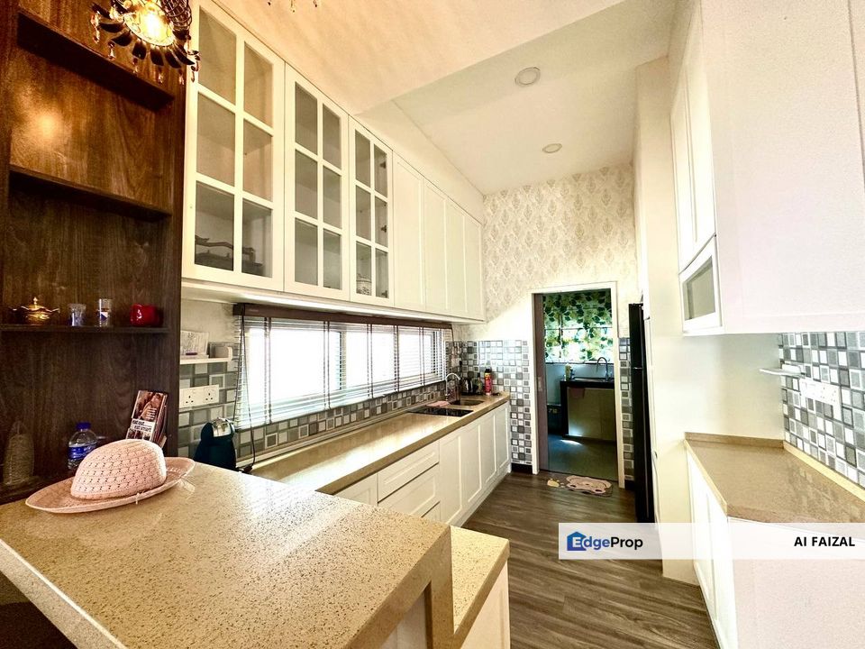 TASTEFULLY RENOVATED Fully Furnished END LOT 3-STOREY TERRACE IN HALAMANDA, GOMBAK, Selangor, Gombak