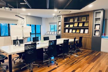 Bukit Jelutong Business And Technology Centre