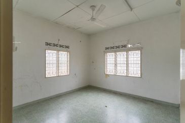 Banting Bungalow House (Jalan Kemboja)