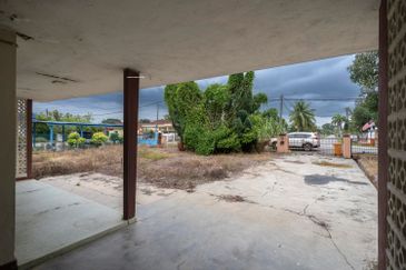 Banting Bungalow House (Jalan Kemboja)