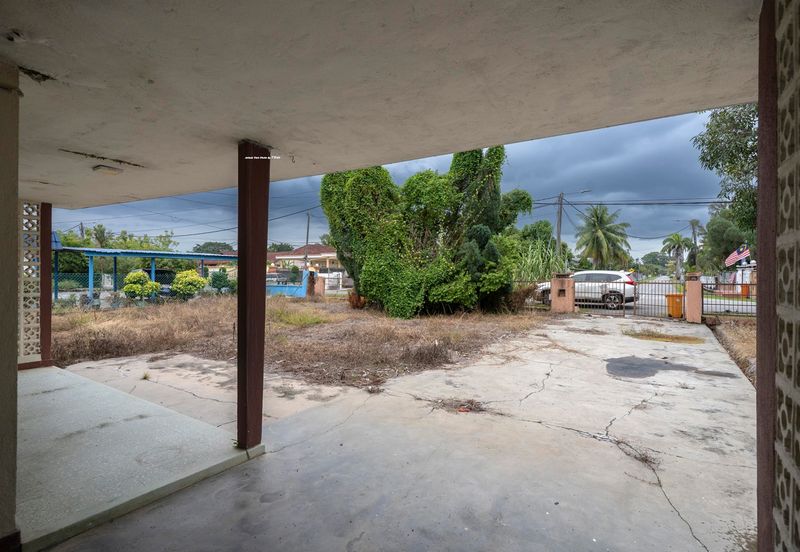 Banting Bungalow House (Jalan Kemboja)