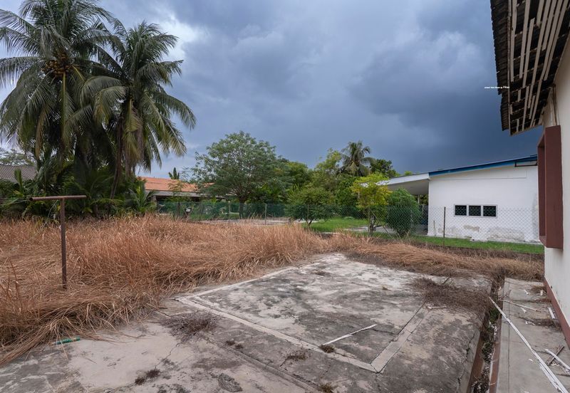 Banting Bungalow House (Jalan Kemboja)