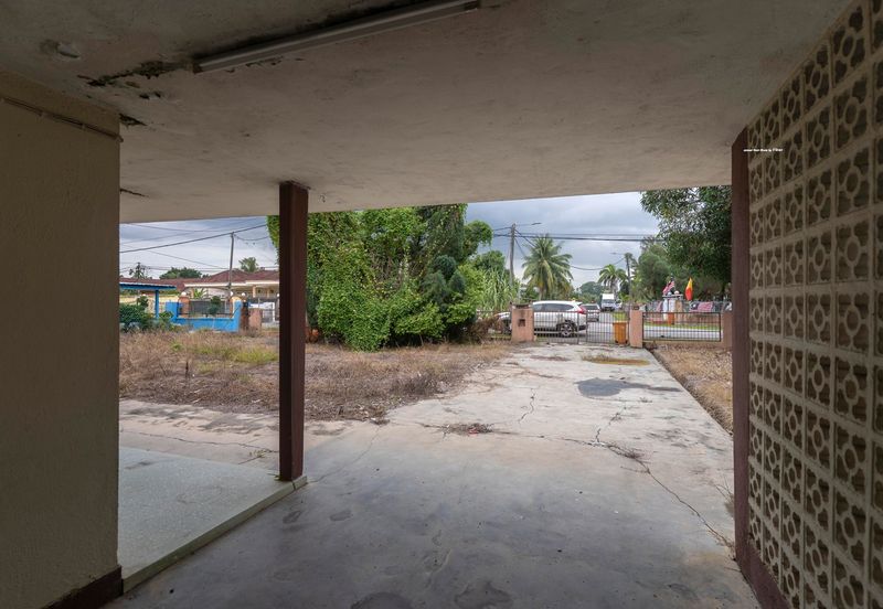 Banting Bungalow House (Jalan Kemboja)