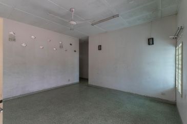 Banting Bungalow House (Jalan Kemboja)