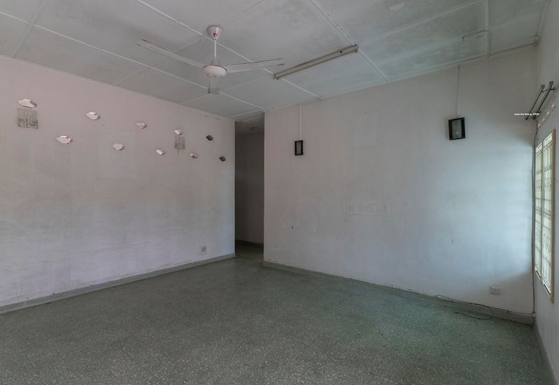 Banting Bungalow House (Jalan Kemboja)