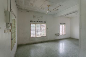 Banting Bungalow House (Jalan Kemboja)