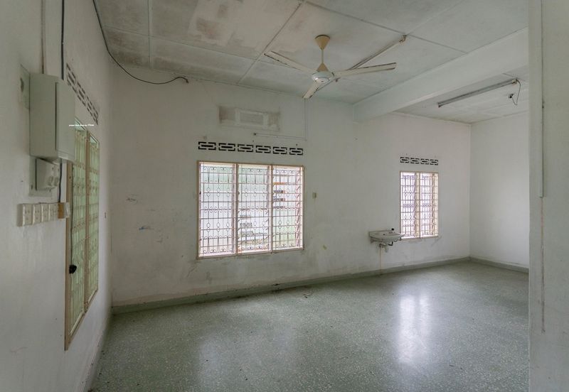 Banting Bungalow House (Jalan Kemboja)