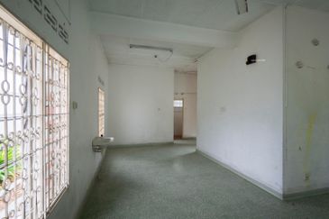 Banting Bungalow House (Jalan Kemboja)